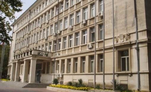 Повдигнаха две обвинения на мъжа, съсякъл с брадва полицай край Варна