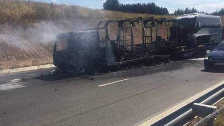 Горящ автовоз затвори АМ Струма