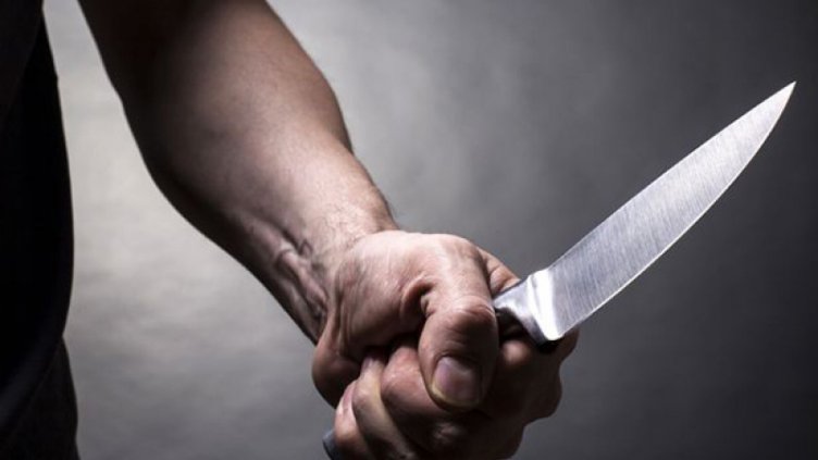 Баща опря нож в гърлото на 3-годишния си син, държа го за заложник 20 часа