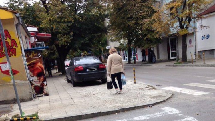 Нов епизод от "Паркиране по варненски"