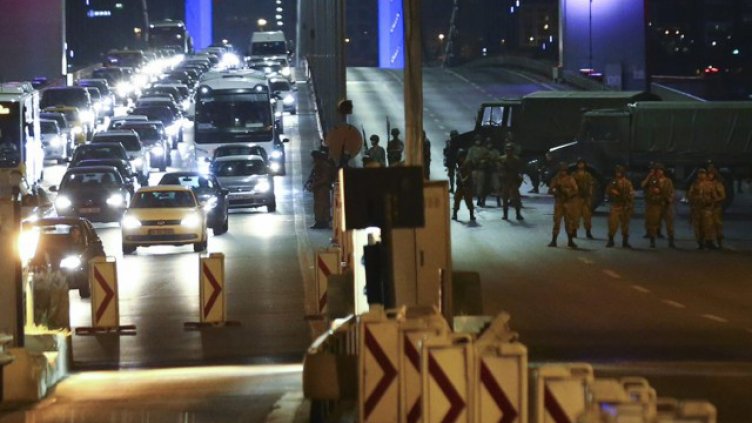 Армията прави преврат в Анкара