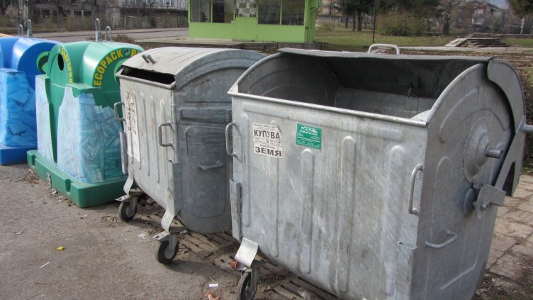 Умни контейнери ще се борят с боклука в София