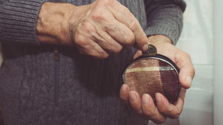 Режат пенсиите на 48 000 души