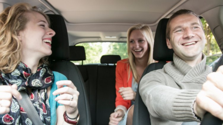 Българско приложение събира хора на път, спестявайки им многото посредници