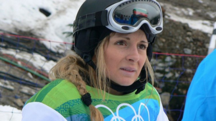 Сани Жекова застава на старта на Световната купа по сноуборд в Банско