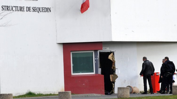 Затворник избяга от парижки затвор с помощта на хеликоптер