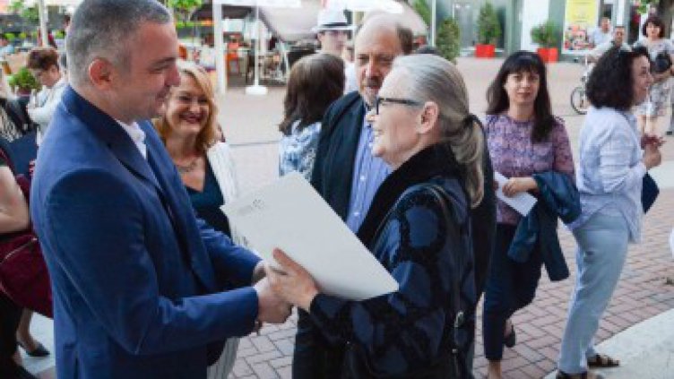 Награди от Община Варна за трима големи български актьори