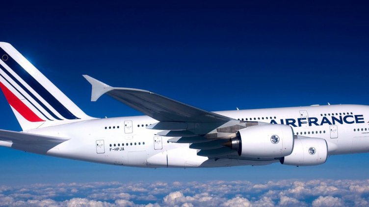 Самолет, летящ от Париж до САЩ, кацна аварийно в Канада