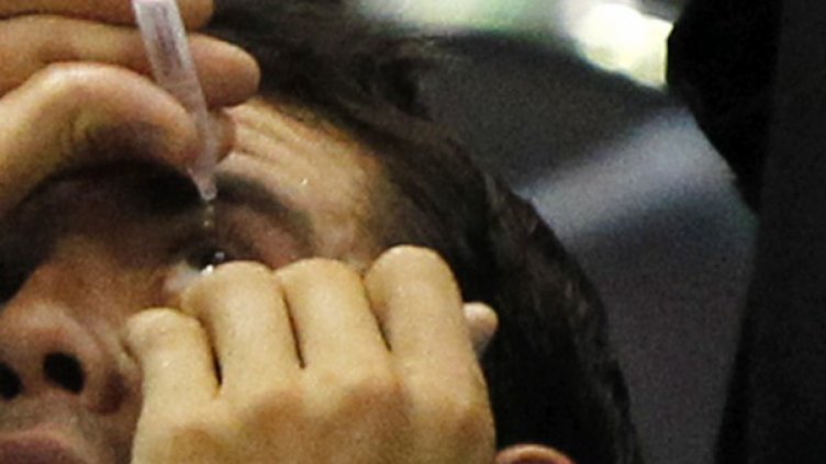 Вместо дрога – ученици прибягват до капки за очи