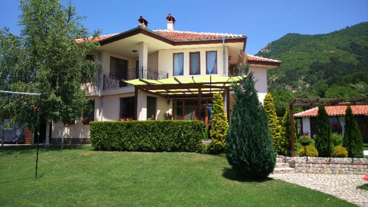 Тухли вместо панелки... Теглим и по-високи кредити, домът поскъпва