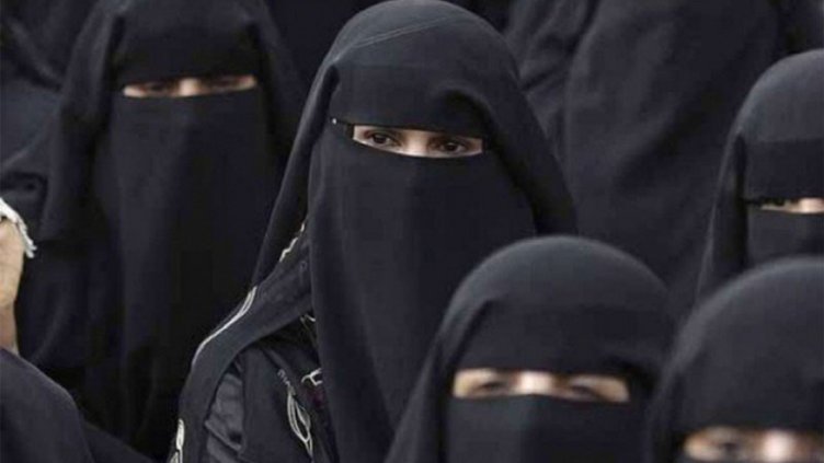 Още една европейска страна готви забрана за носене на бурки