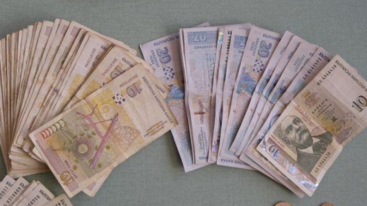 По следите на ало измама: Банкови служители спасиха парите на 81-годишна