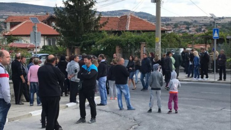 Жителите на Попинци протестират: Нямаме вода от месец!
