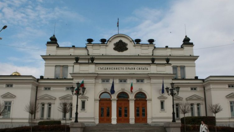 Парламентът забрани носенето на бурки на публични места в България