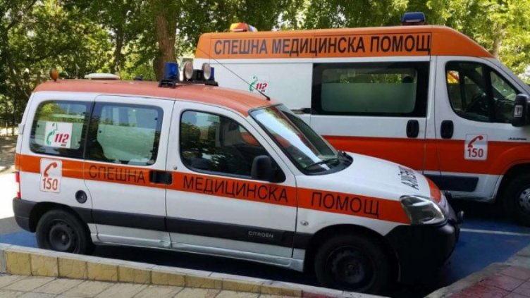 Оставено без родителски надзор дете на 2 г. се контузи тежко след падане в болница във Варна