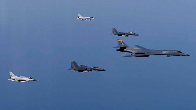 Американски военни самолети провокират Северна Корея