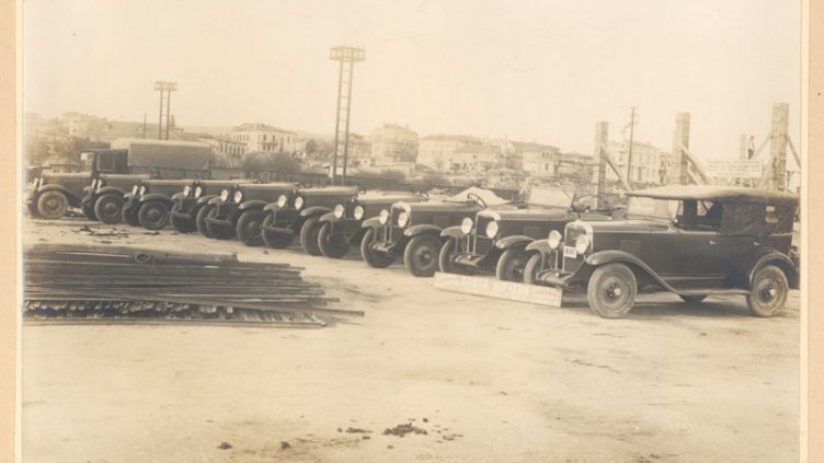 1929 г. - ПРИСТИГНАЛИТЕ ОТ GENERAL MOTORS CONTINENTAL - гр. Анверс, различни видове автомобили марка „Шевролет“, подготвени за демонстрация.