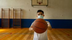 Из училищните насоки на МОН: В часовете по физическо – пак с маски!