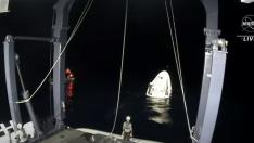 Успех: Капсулата на SpaceX се върна на Земята (ВИДЕО)