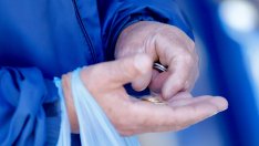 Мъжете взимат по-високи пенсии от жените, но за по-кратко