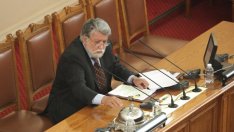 Първото пленарно заседание на 48-ото НС продължава с избор на председател