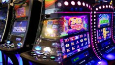 Спипаха двама, пребили и ограбили мъж пред казино в Белослав 