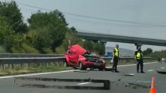 Тежка катастрофа на АМ "Хемус": Движението се осъществява само в аварийната лента (СНИМКИ)