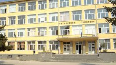 Варненци протестират срещу заключен училищен двор