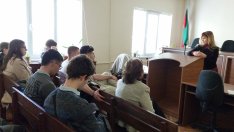 Единадесетокласници от Първа ЕГ посетиха Варненския  районен съд