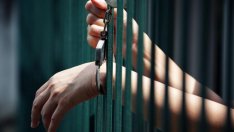 Млада дилърка продължава да търка наровете във Варна