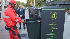 В центъра на Варна: Събират отпадъци със смарт контейнер 