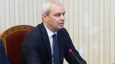 Костадинов за вандализирания офис във Варна: Няма да успеят да ни унищожат