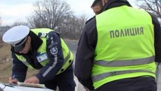 Във Варна: Спипаха младеж и дядо, седнали почерпени зад волана