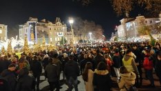 Протест и шествие срещу властта във Варна (СНИМКИ/ВИДЕО)