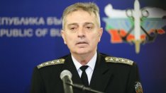 Адмирал Ефтимов рапортува пред командващия Сухопътните войски на САЩ