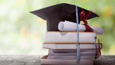 Вдигат стипендиите на докторантите с 50%