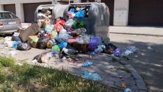 Голямо натрупване на боклук на улици в Цветния квартал на Варна