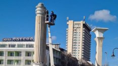 Завърши обезопасяването на колоните на входа на Морската градина