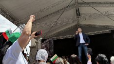 Костадинов зове протестиращите да блокират работата на парламента на 4 юни