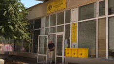 Мъчат се момчетата... Няма заводи! Възрастните се тюхкат за пенсиите си