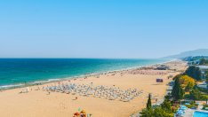 Плажът на Албена получава международното отличие "Син флаг"