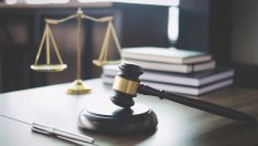 Обвиненият за заплаха за убийство към Ива Митева не се яви в съда