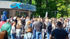 В Пловдив излязоха на протест срещу клиниката, в която почина 6-годишно момче