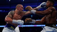 Усик размаза Джошуа насред Лондон, взе титлите му