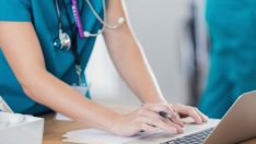 Кандидатите да учат за медицински сестри - с 50% по-малко