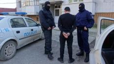 Полицията тараши коли за наркотици в "Аспарухово"