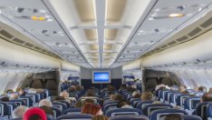 Трагедия на пистата, след кацане: Пътник с COVID-19 издъхнал в самолета