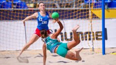 Страхотна България стартира с победа при жените срещу фаворита Хърватия на Европейските квалификации по плажен хандбал