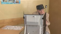 104-годишен варненец гласува с машина