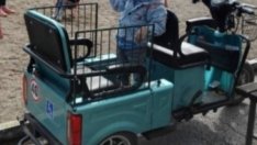 Баба е с опасност за живота след катастрофа с електрическа триколка